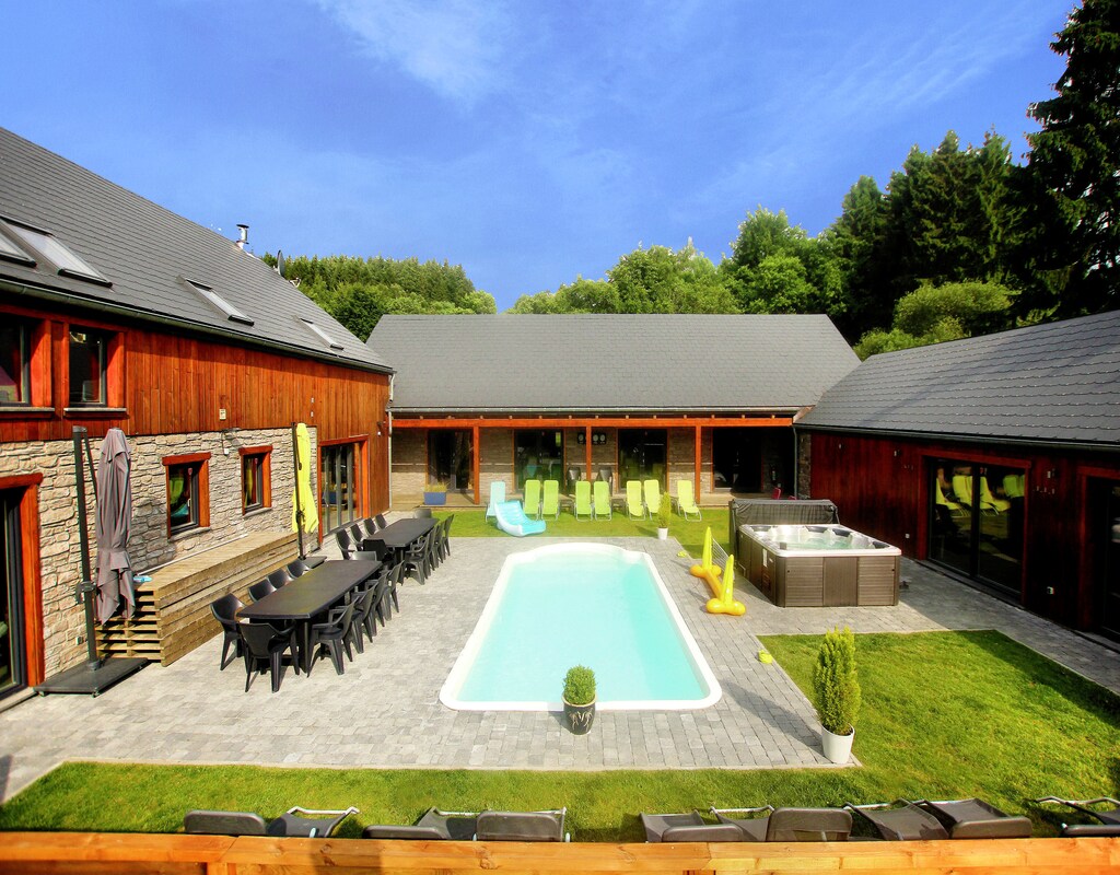 Vakantiehuis met privé zwembad in Manhay (lamormenil) (België) voor 15 personen