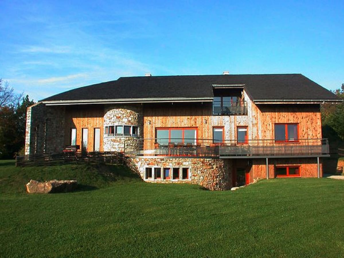 18-persoons villa in Waimes met sauna en 7 slaapkamers in Waimes
