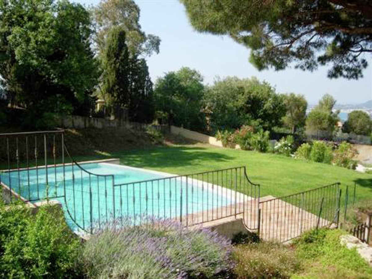 Centraal gelegen vakantiehuis in La Croix-Valmer met privézwembad in La Croix-Valmer