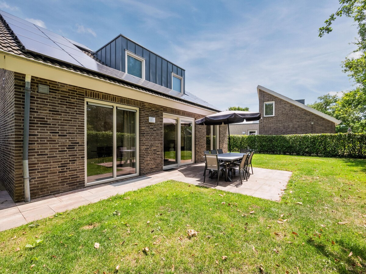 Wellnessvilla met privézwembad en jacuzzi in Arcen voor 8 personen
