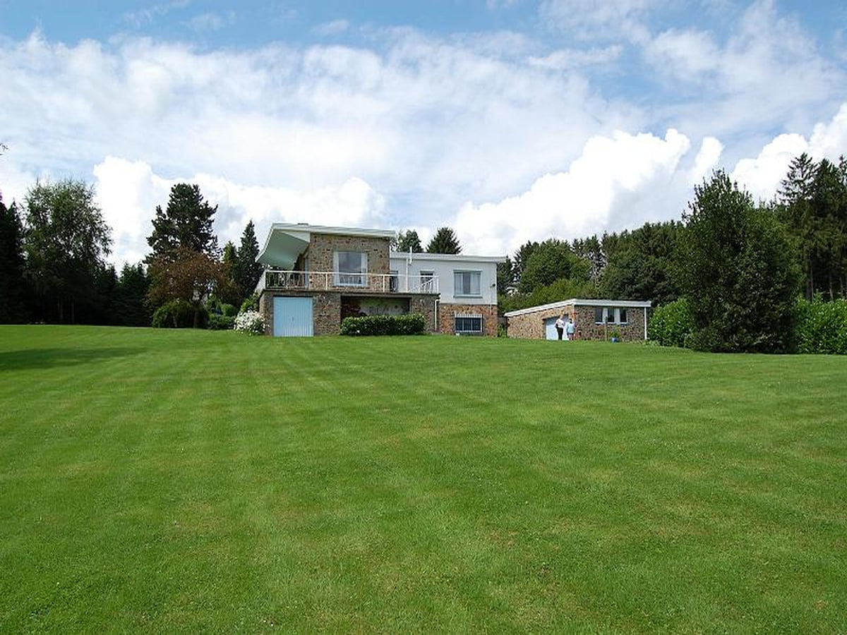Villa op 1 km van het centrum van Noiseux met jacuzzi en sauna