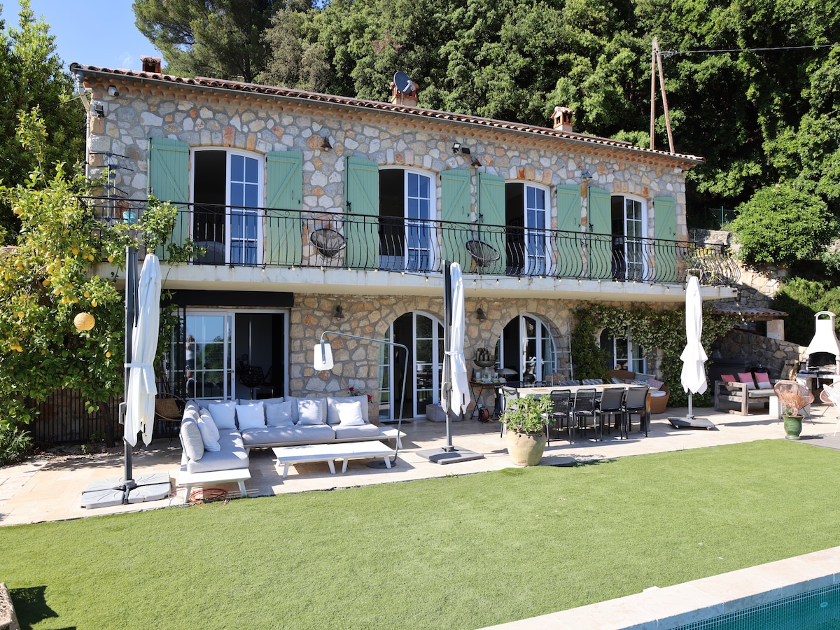 8-persoons villa met privézwembad en zeezicht in Grasse