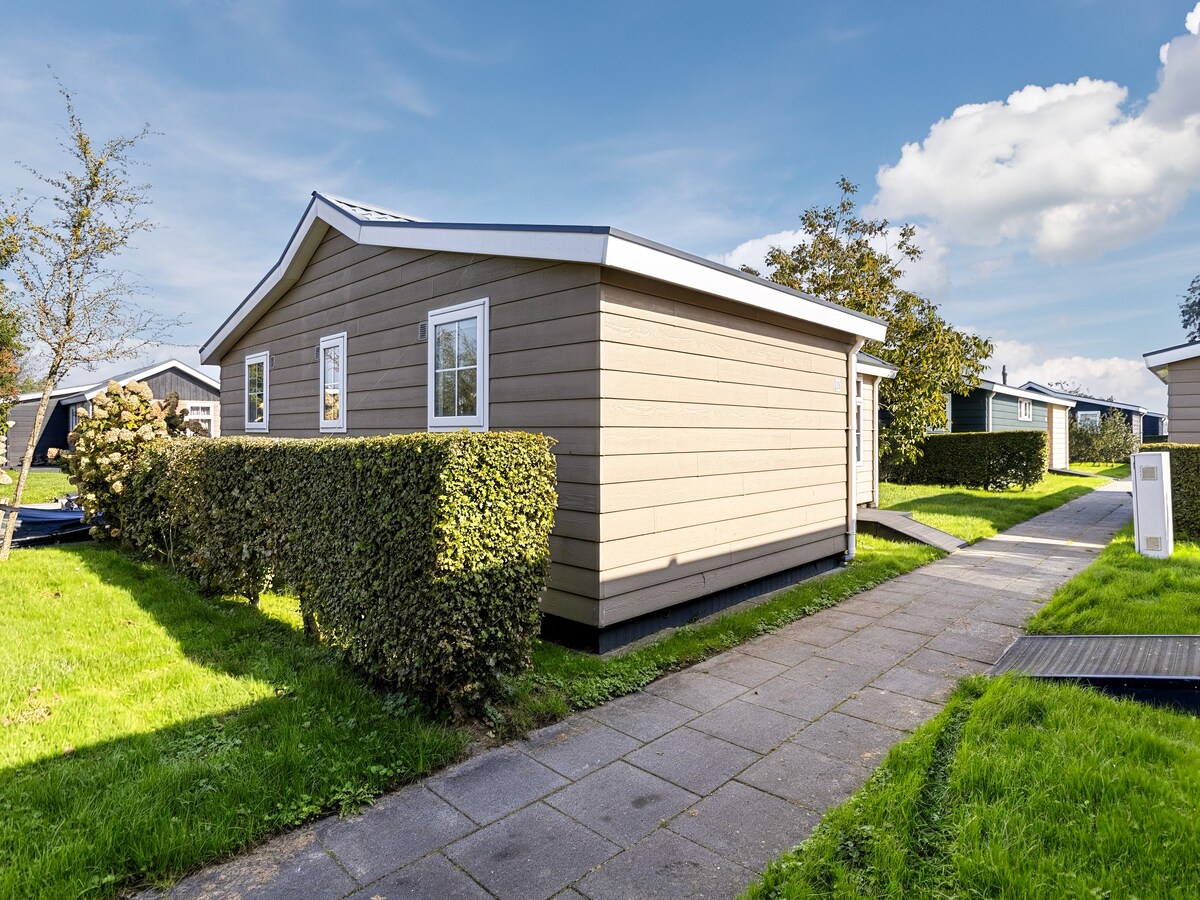Stijlvol landhuis aan het Bovenwijde in Giethoorn voor 6 personen in Giethoorn