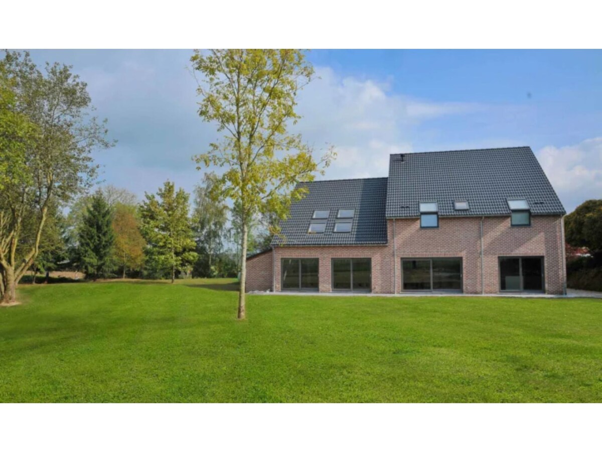 12-persoons vakantiehuis Petit Coin de Paradis in Somme Leuze in Somme-Leuze