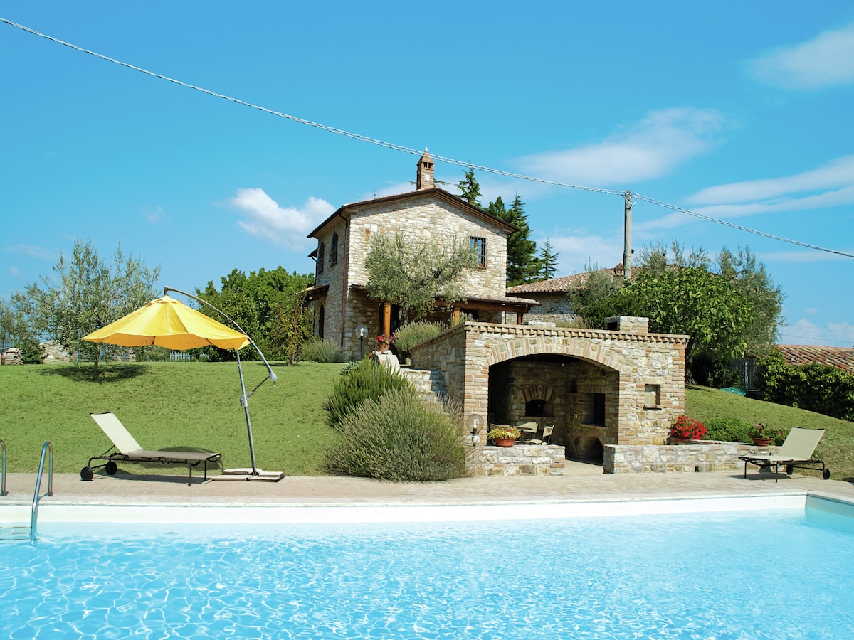 Privézwembad en rustieke charme in Villa Monte Acuto, Umbertide