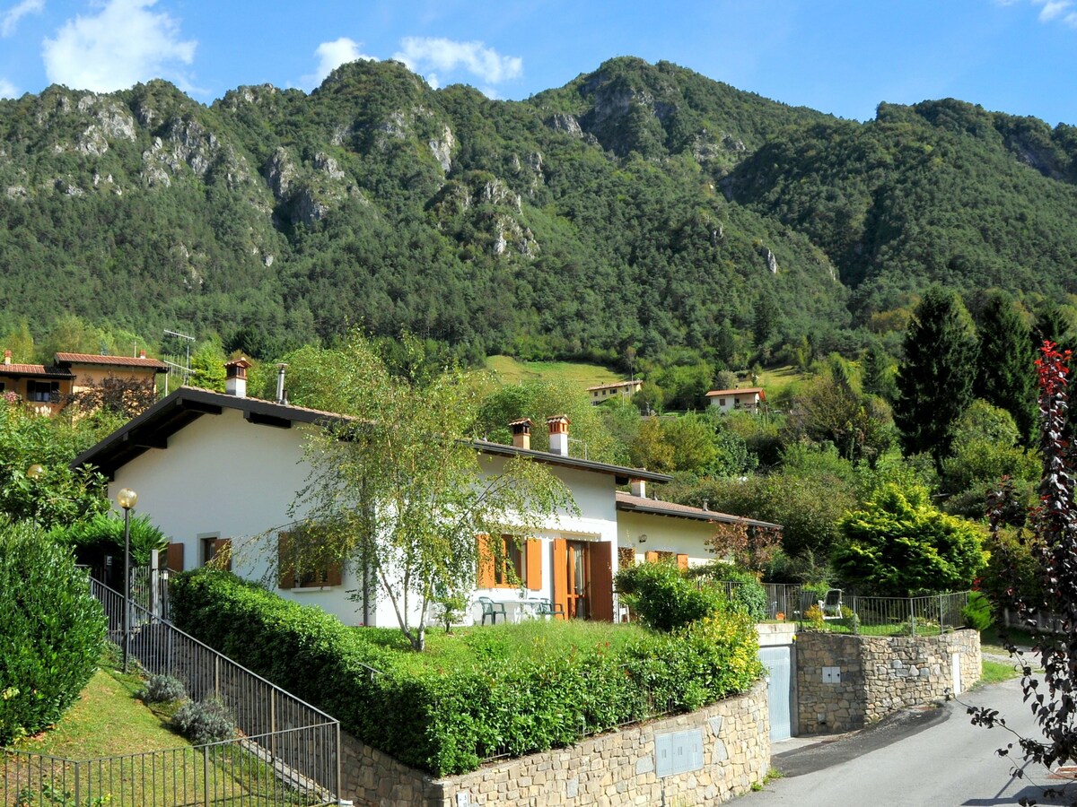 Ruim vakantiehuis Casa Lucia Due bij het Idromeer in Idro in Idro (bs)
