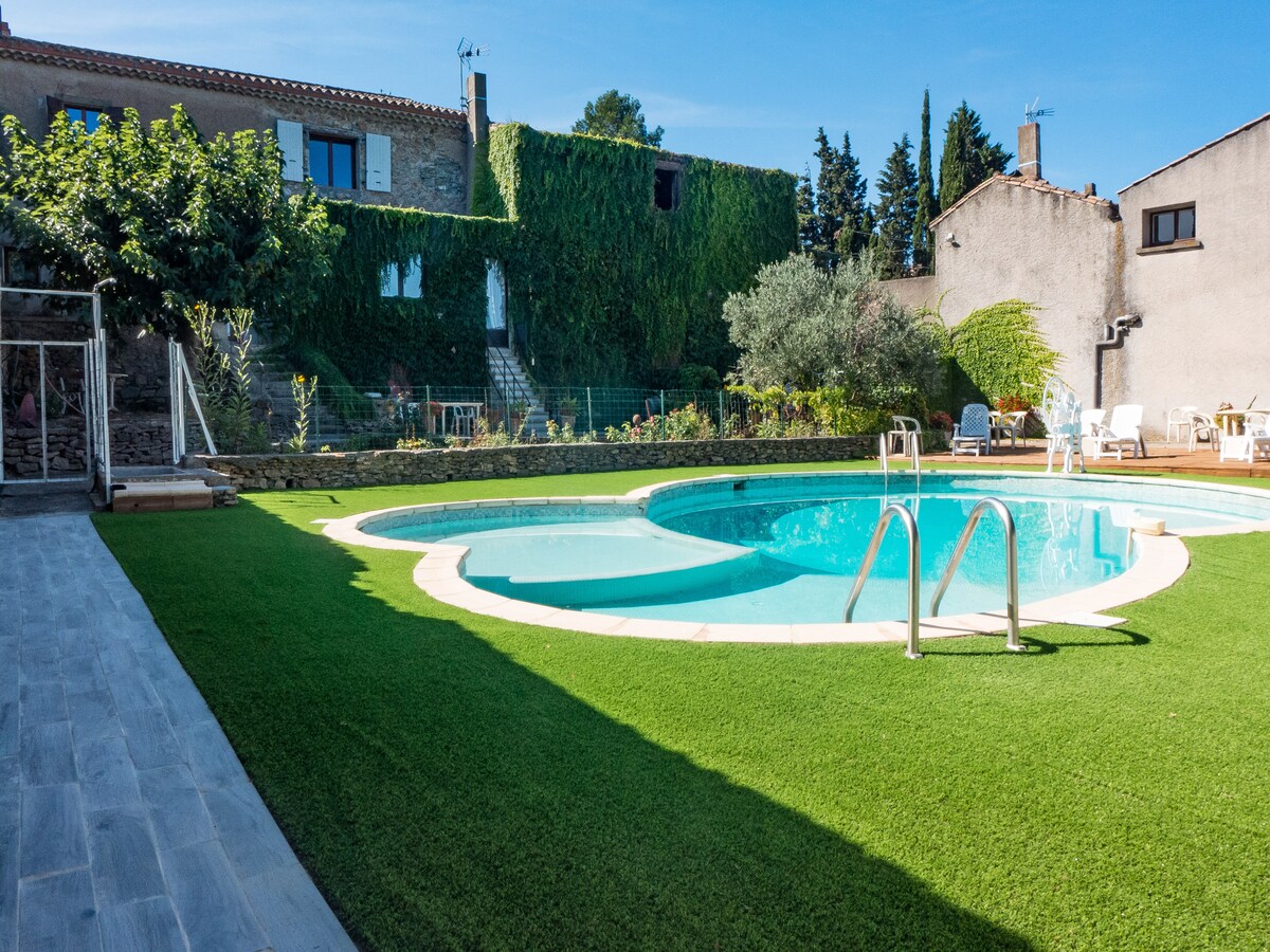 Ruim vakantiehuis op wijndomein in Montbrun-des-Corbières in Montbrun-Des-Corbières