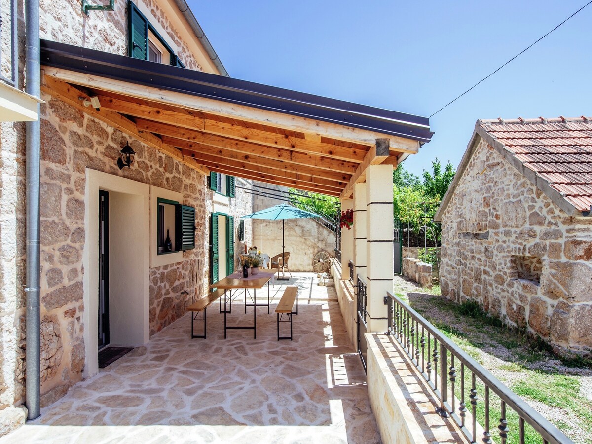 6-persoons vakantiehuis Casa Gracia met privézwembad in Obrovac in Obrovac