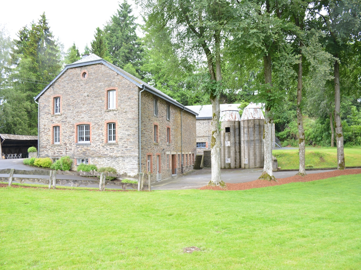 15-persoons boerderij met houtkachel in Gouvy