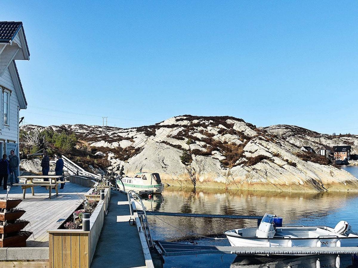 Lichtrijk vakantiehuis direct aan de fjord in Urangsvåg in Urangsvåg