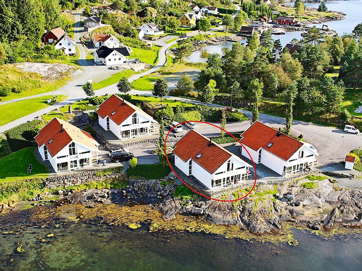 12-persoons vakantiehuis in Jelsa met zwembad en fjordzicht · 12 pers.