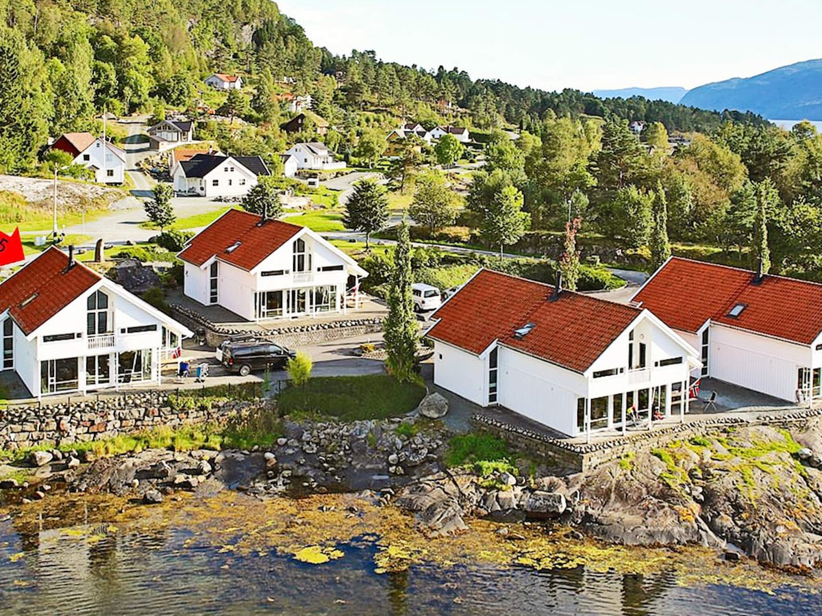 Op 1,0 km van de piste: ruim vakantiehuis in Jelsa voor 12 personen · 250 m²