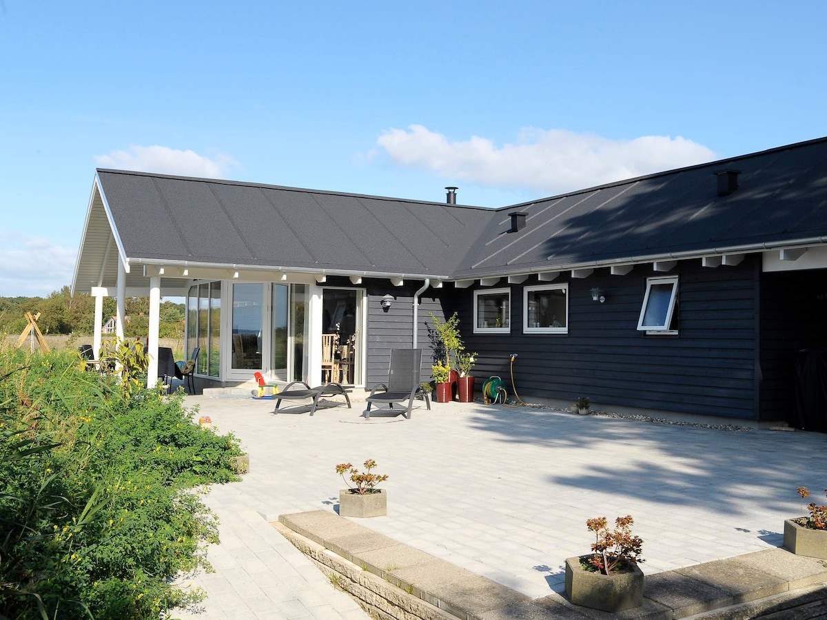 14-persoons vakantiehuis aan zee in Millinge met sauna en whirlpool in Millinge