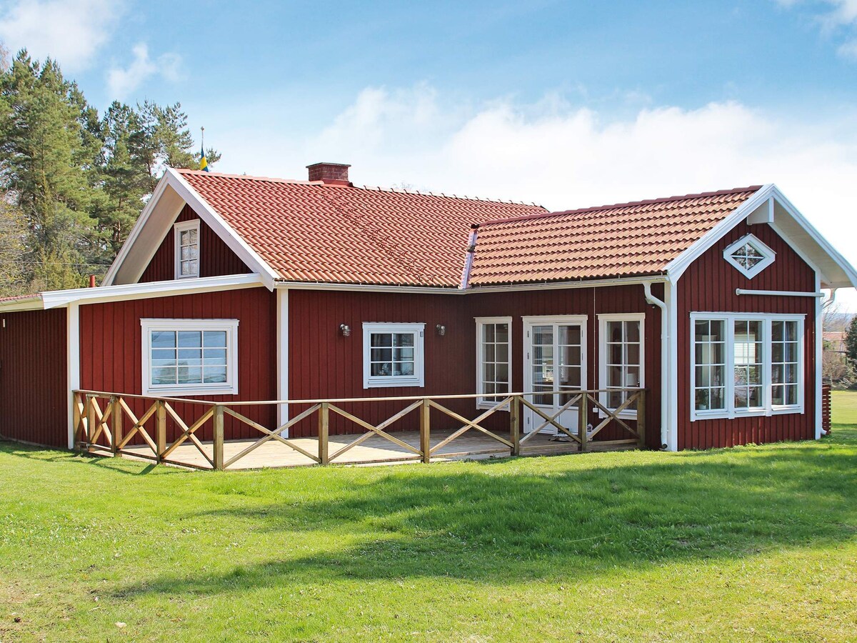 Aan het meer: Traditioneel vakantiehuis in Mariestad