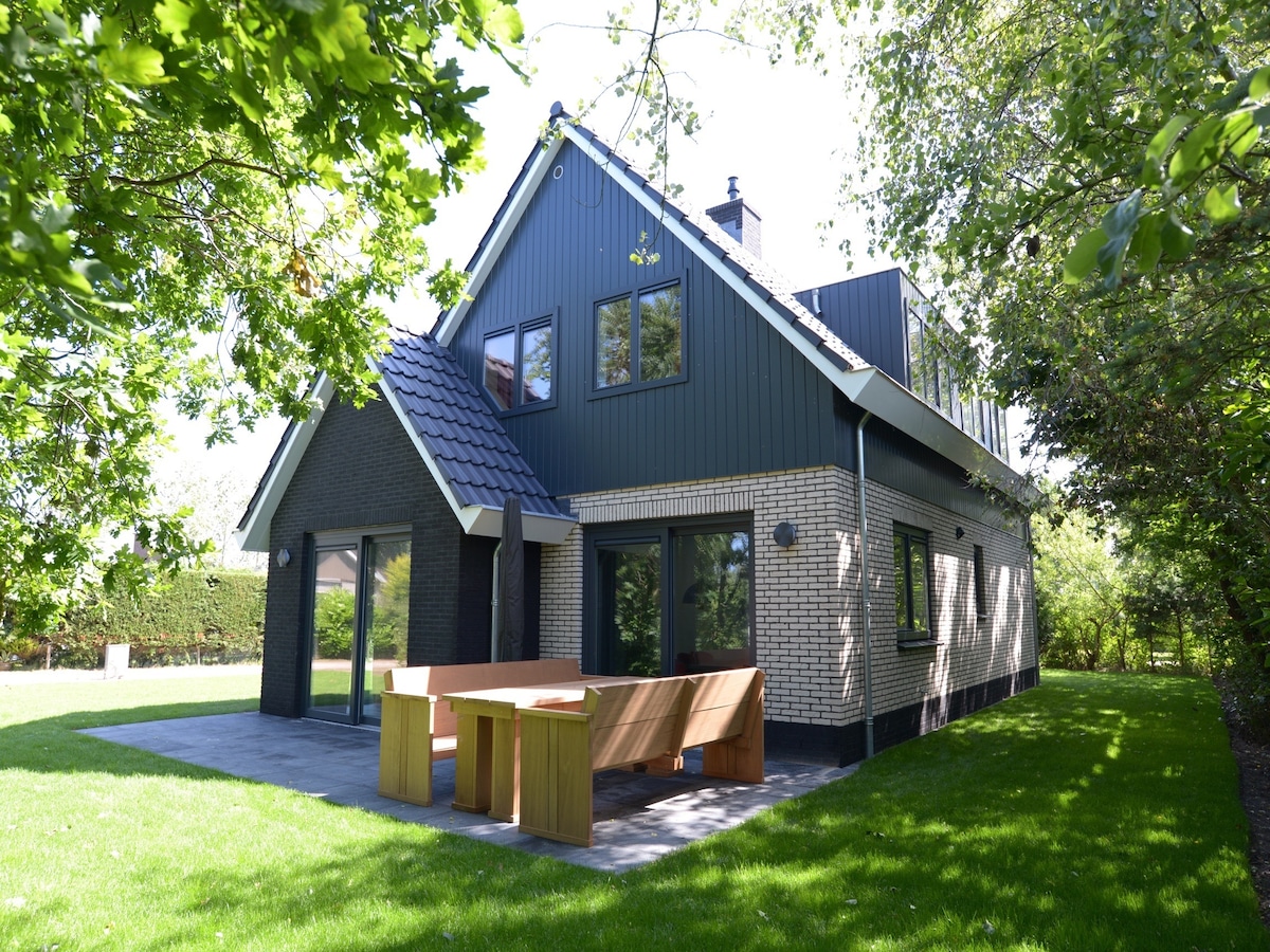 8-persoons villa in De Koog-Texel op 1,5 km van zee in Nederland
