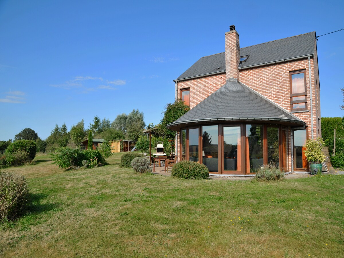 11-persoons vakantiehuis met privézwembad in Somme-Leuze in Somme-Leuze
