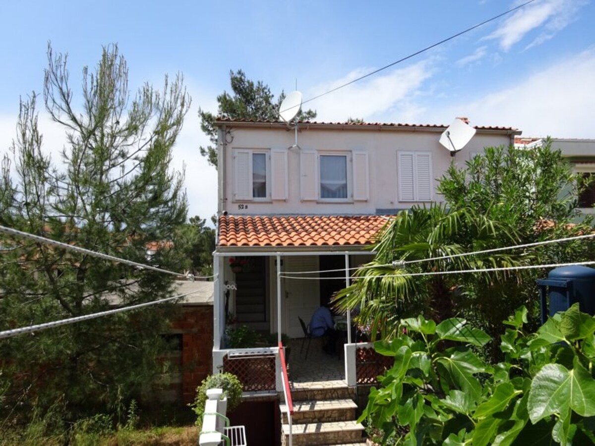 2-persoons appartement aan zee in Malinska in Krk - Malinska