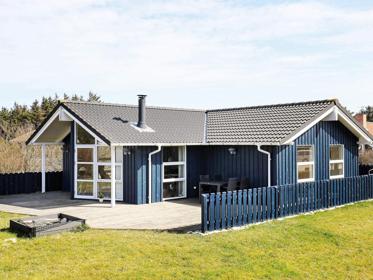 Op 800 m van zee: ruim vakantiehuis in Thisted met sauna en whirlpool in Thisted