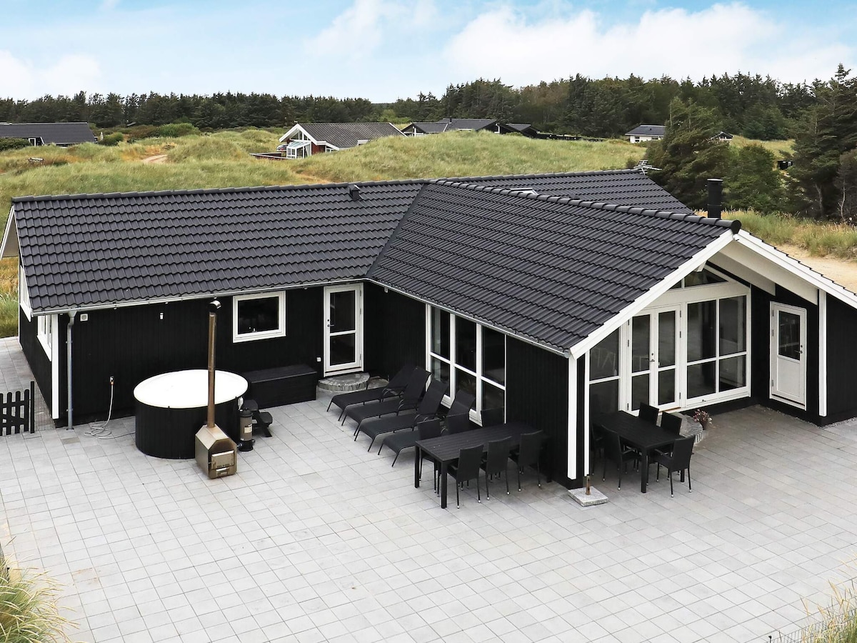 Op 300 m van zee: Modern vakantiehuis in Løkken voor 10 personen in Løkken