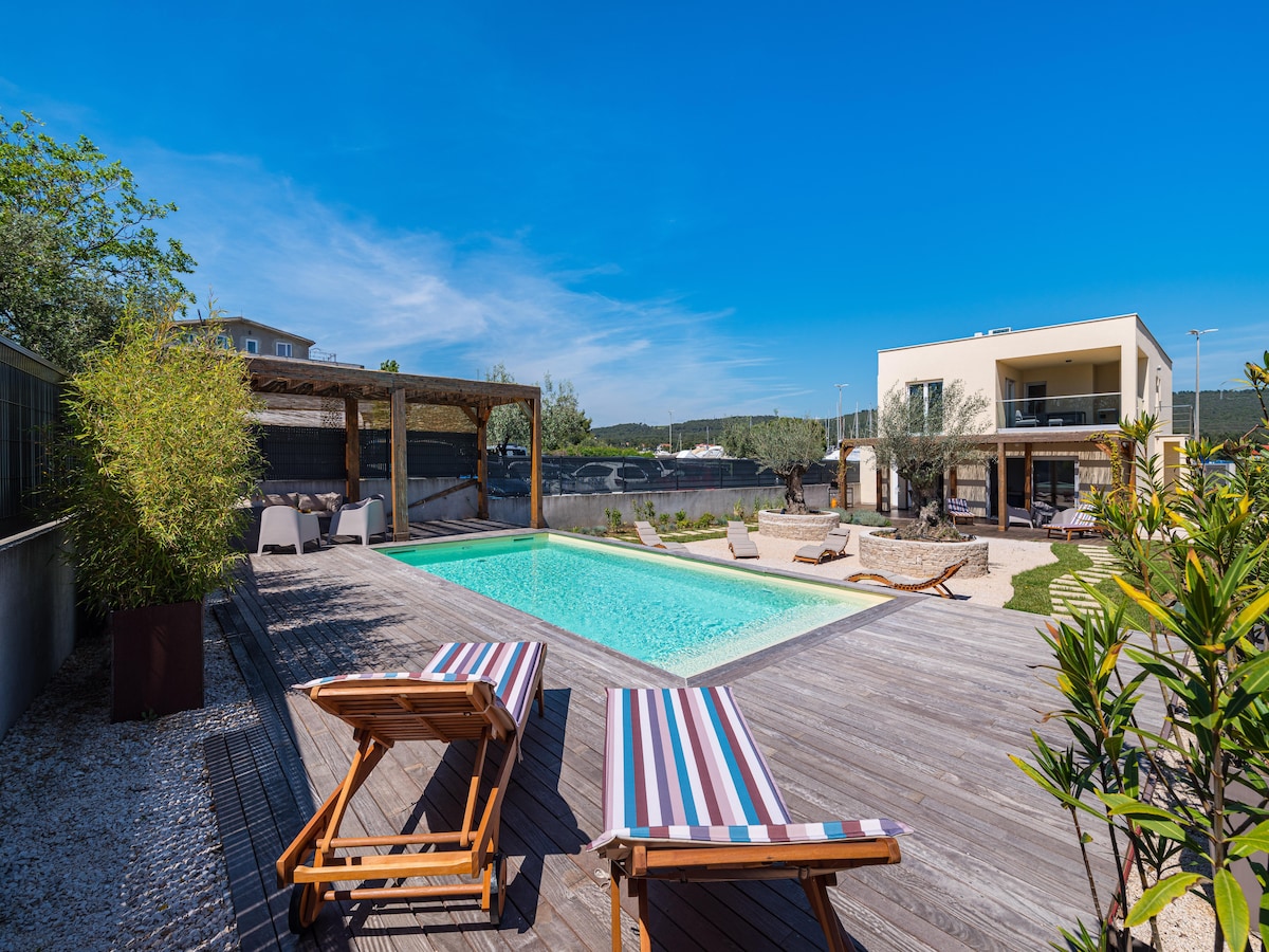 Villa aan zee in Bibinje met privézwembad voor 8 personen in Bibinje