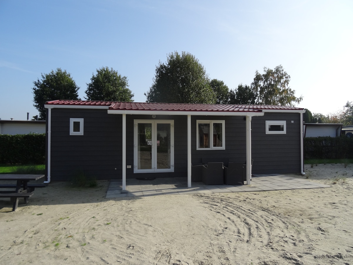 Charmant chalet voor 6 personen in Udenhout bij Recreatiepark Duinhoeve in Udenhout