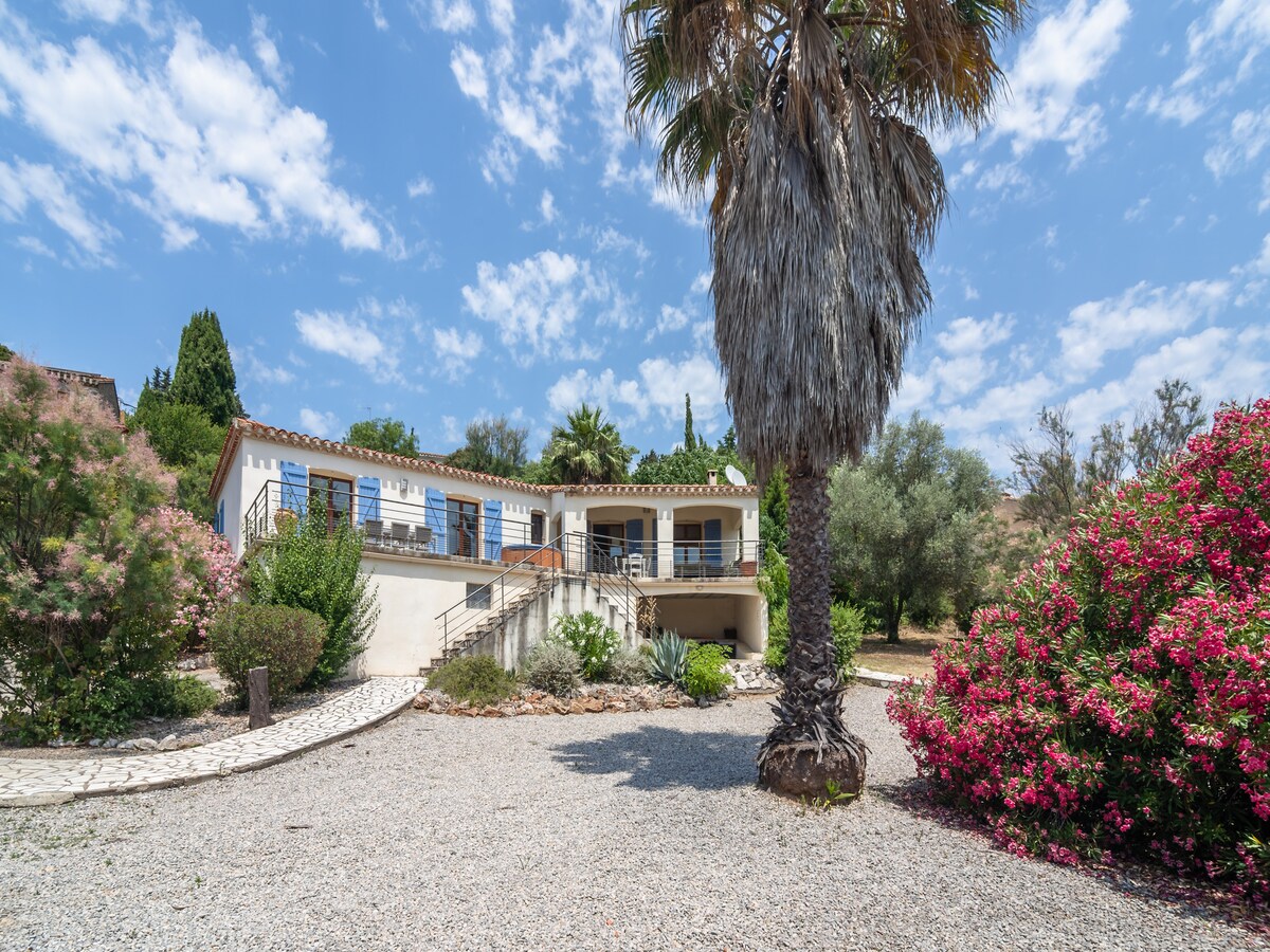 6-persoons villa met privézwembad in Beaufort · 150 m² in Beaufort