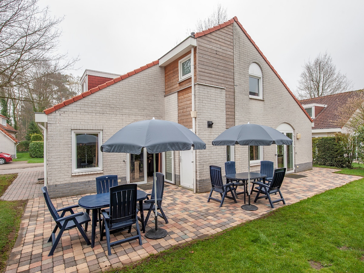 Ruime villa voor 12 personen in Resort Arcen in Arcen