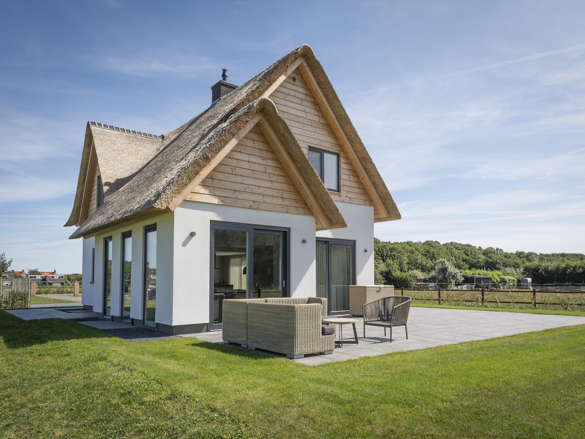Op 1,0 km van zee: Luxe villa met wellness in De Cocksdorp in De Cocksdorp Texel