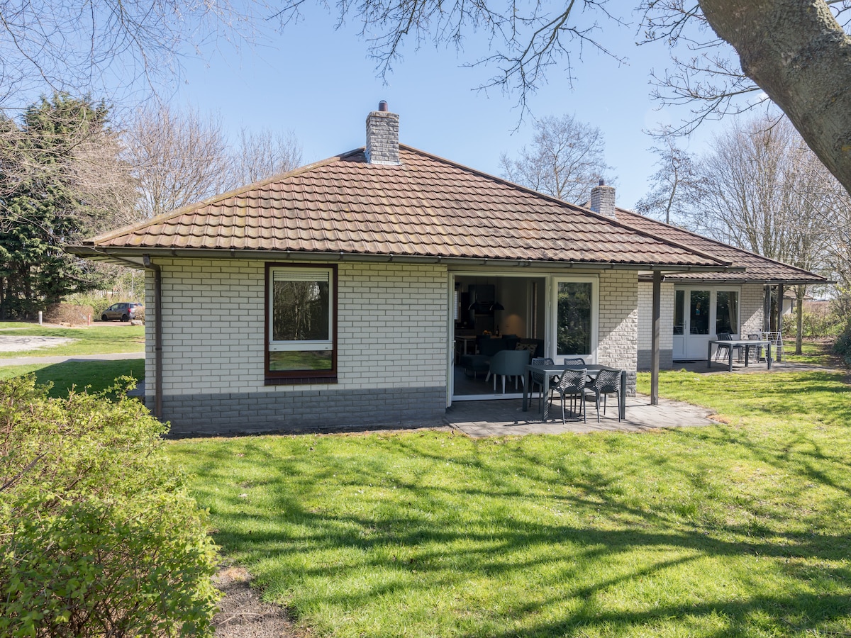 Gelijkvloerse bungalow voor 4 personen in De Koog op Texel in Waddeneilanden