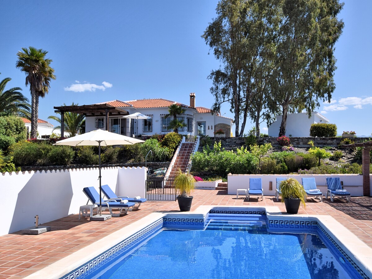 Privézwembad en rust in villa Casa Iris in Sayalonga in Sayalonga