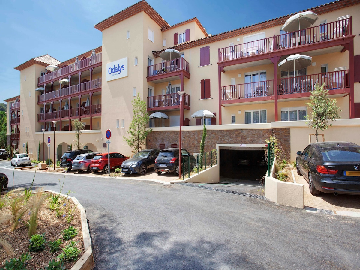 Modern appartement Les Canissons 1 in Cavalaire sur Mer in Cavalaire