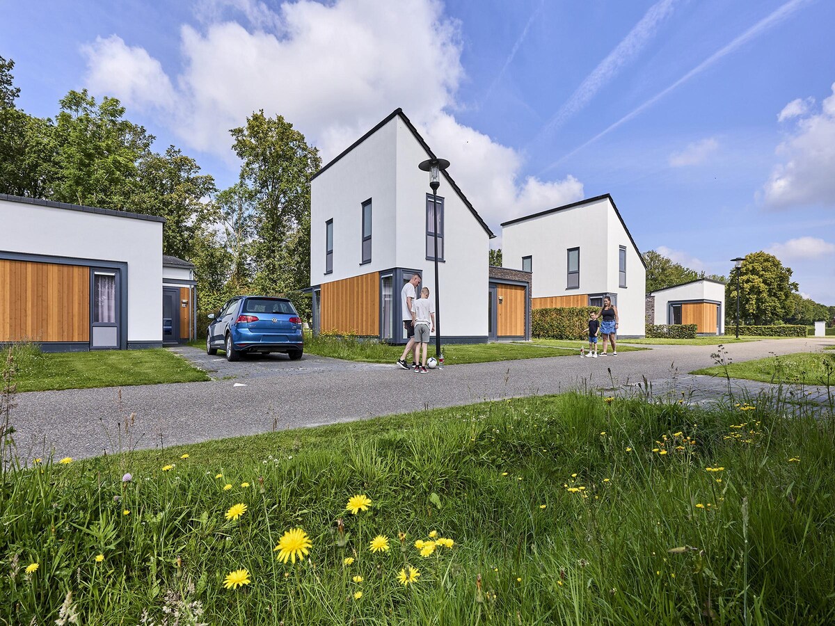 Ruime villa in Roggel voor 8 personen met sauna en luxe terras · 150 m² in Roggel