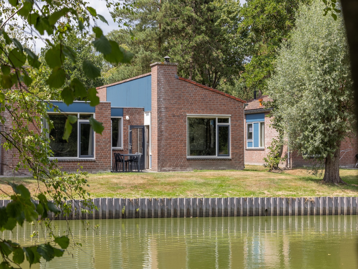Stijlvolle bungalow voor 4 personen op Vakantiepark Weerterbergen in Weert