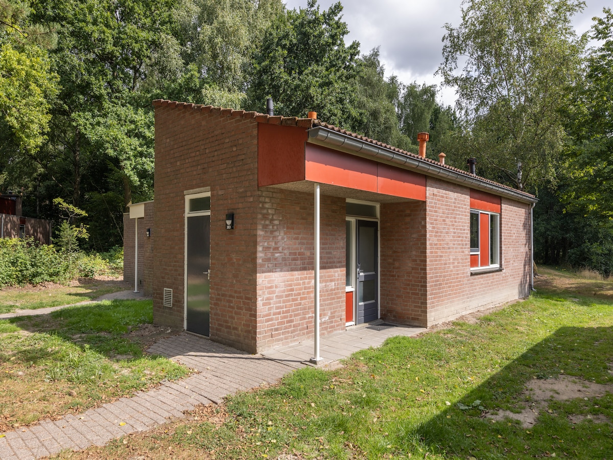 Stijlvolle 6-persoons bungalow op Vakantiepark Weerterbergen in Weert in Weert