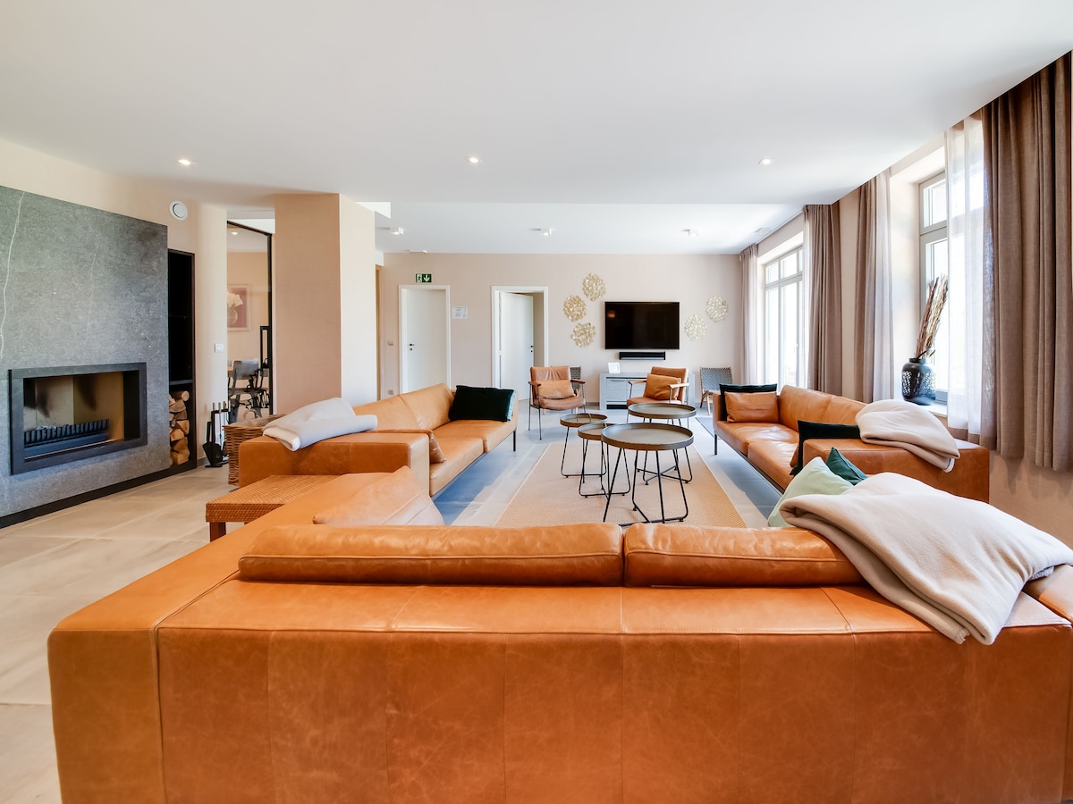 20-persoons groepsaccommodatie met open haard in Bourseigne-Neuve