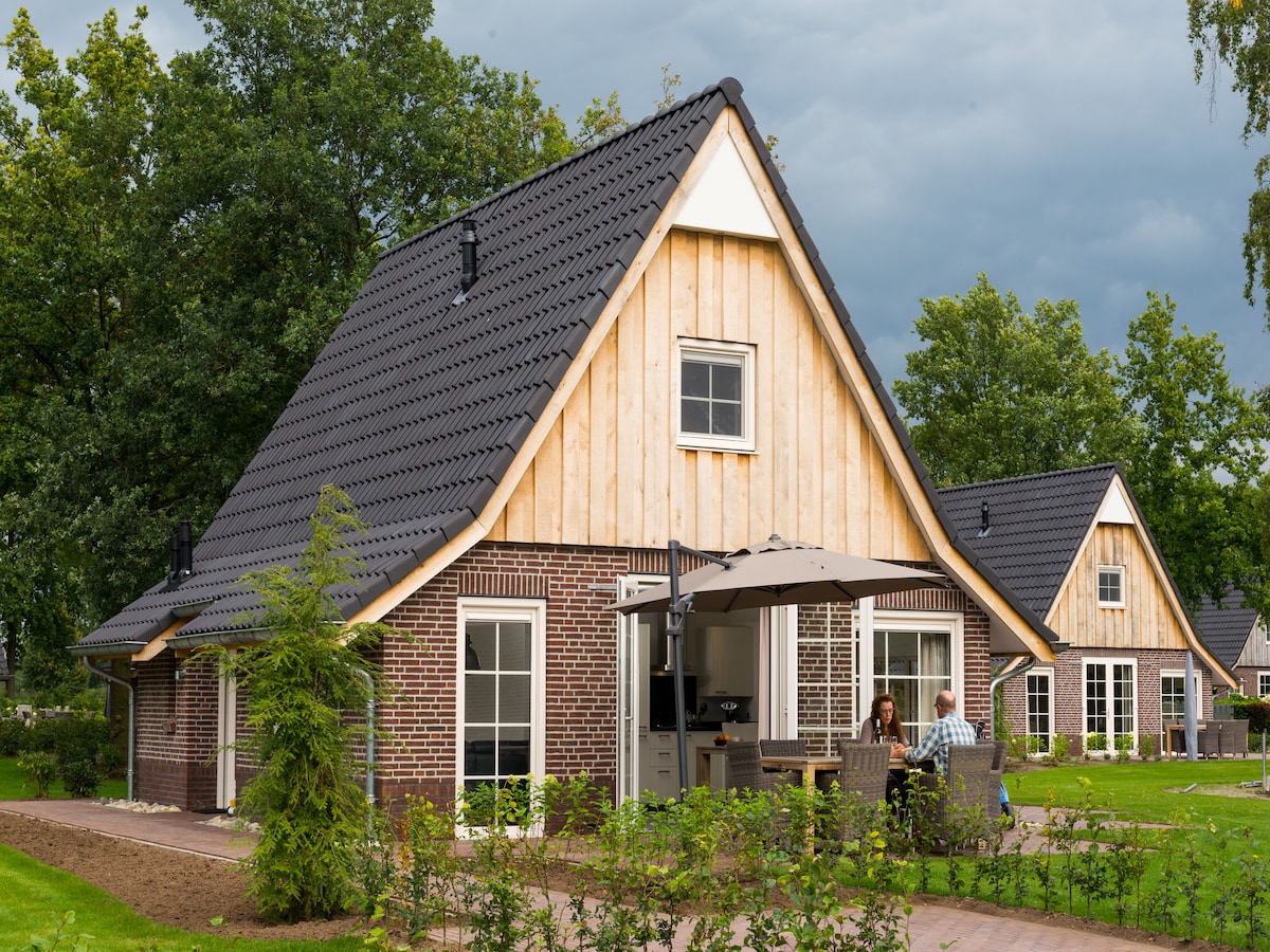 Luxe vakantiehuis in Hellendoorn met sauna en bubbelbad in Hellendoorn
