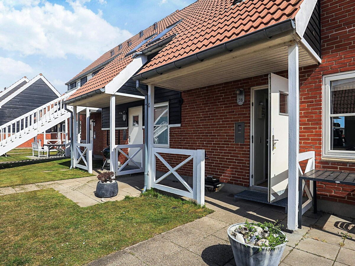 4-persoons appartement aan zee in Borre in Borre