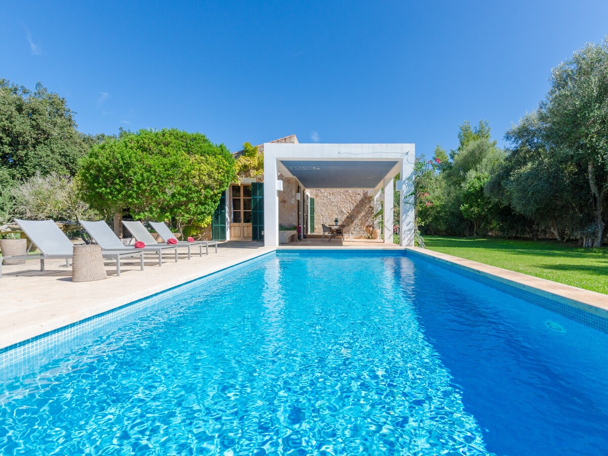 Villa Sa Plana in Son Servera met privézwembad en rustieke charme in Son Servera