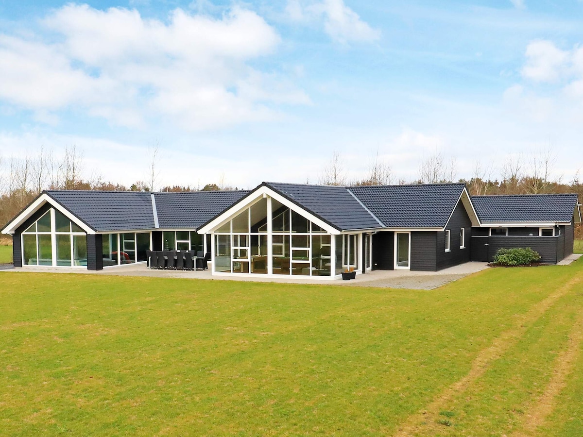 Luxe vakantiehuis met privézwembad in Højslev voor 15 personen