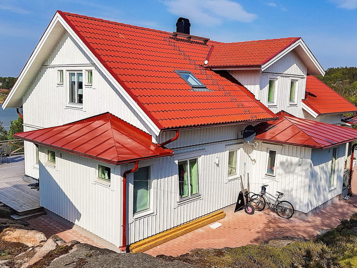 Aan zee: Ruime moderne villa voor 10 personen in Klövedal