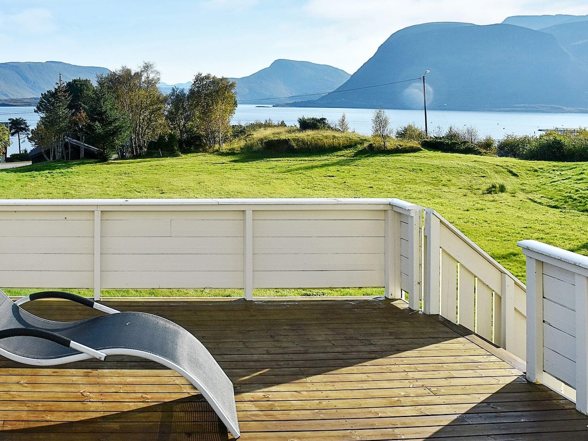 Ruim vakantiehuis in Midsund met panoramisch fjorduitzicht