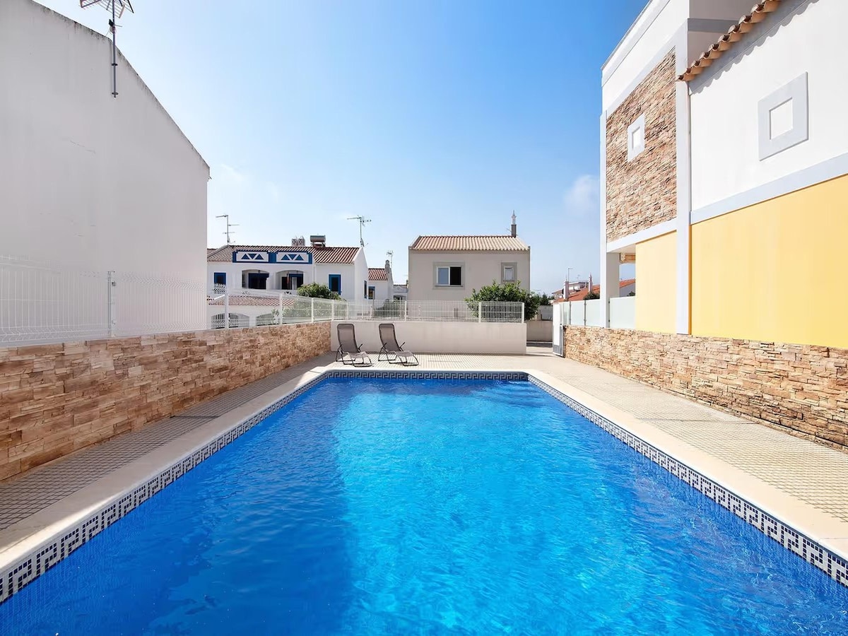 Vakantiehuis met privézwembad in Manta Rota voor 8 personen