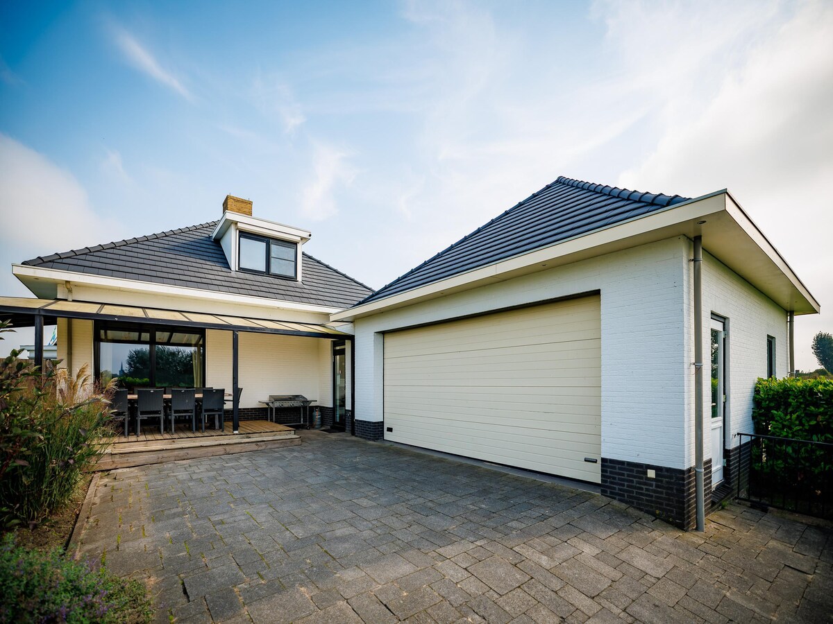 Ruim vakantiehuis voor 20 personen in Maurik aan de jachthaven in Maurik
