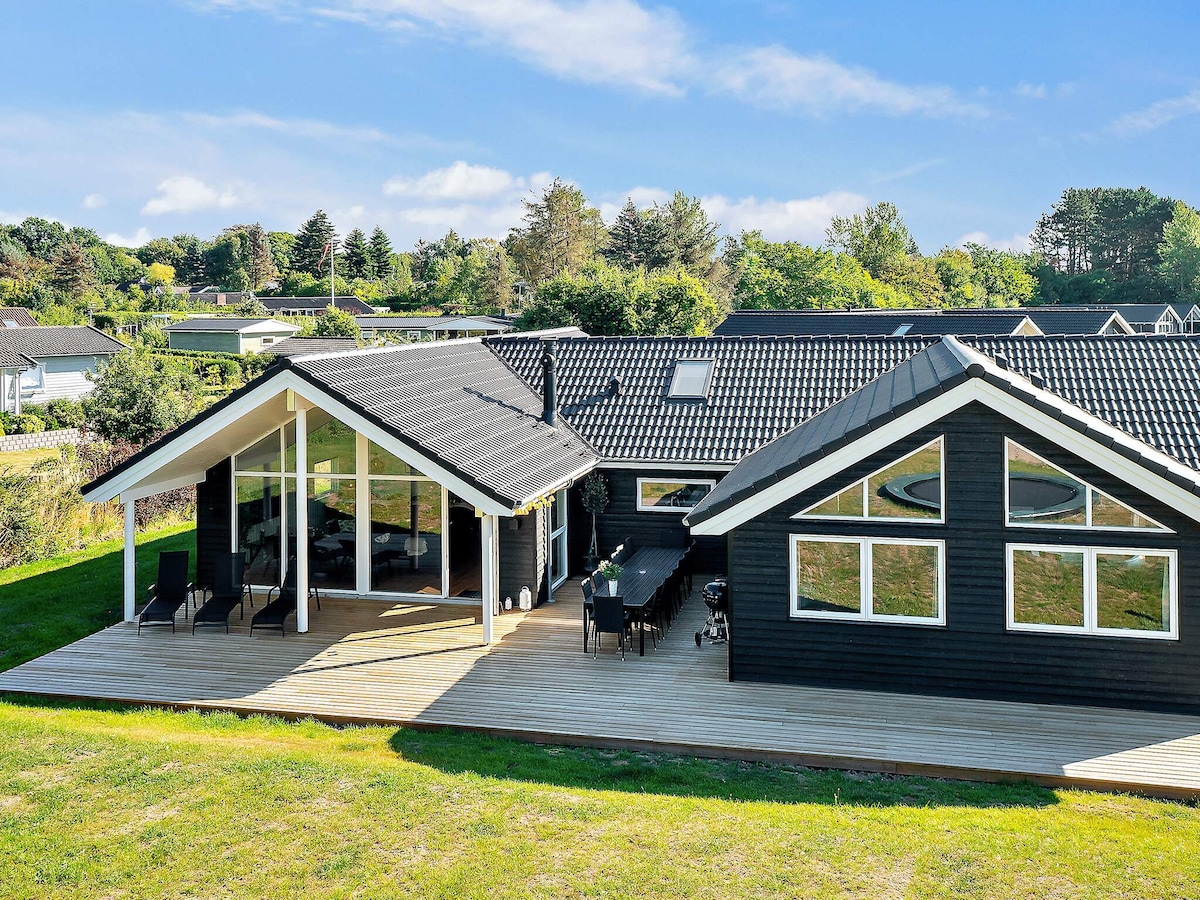 14-persoons vakantiehuis in Vejby op 800m van de zee in Vejby