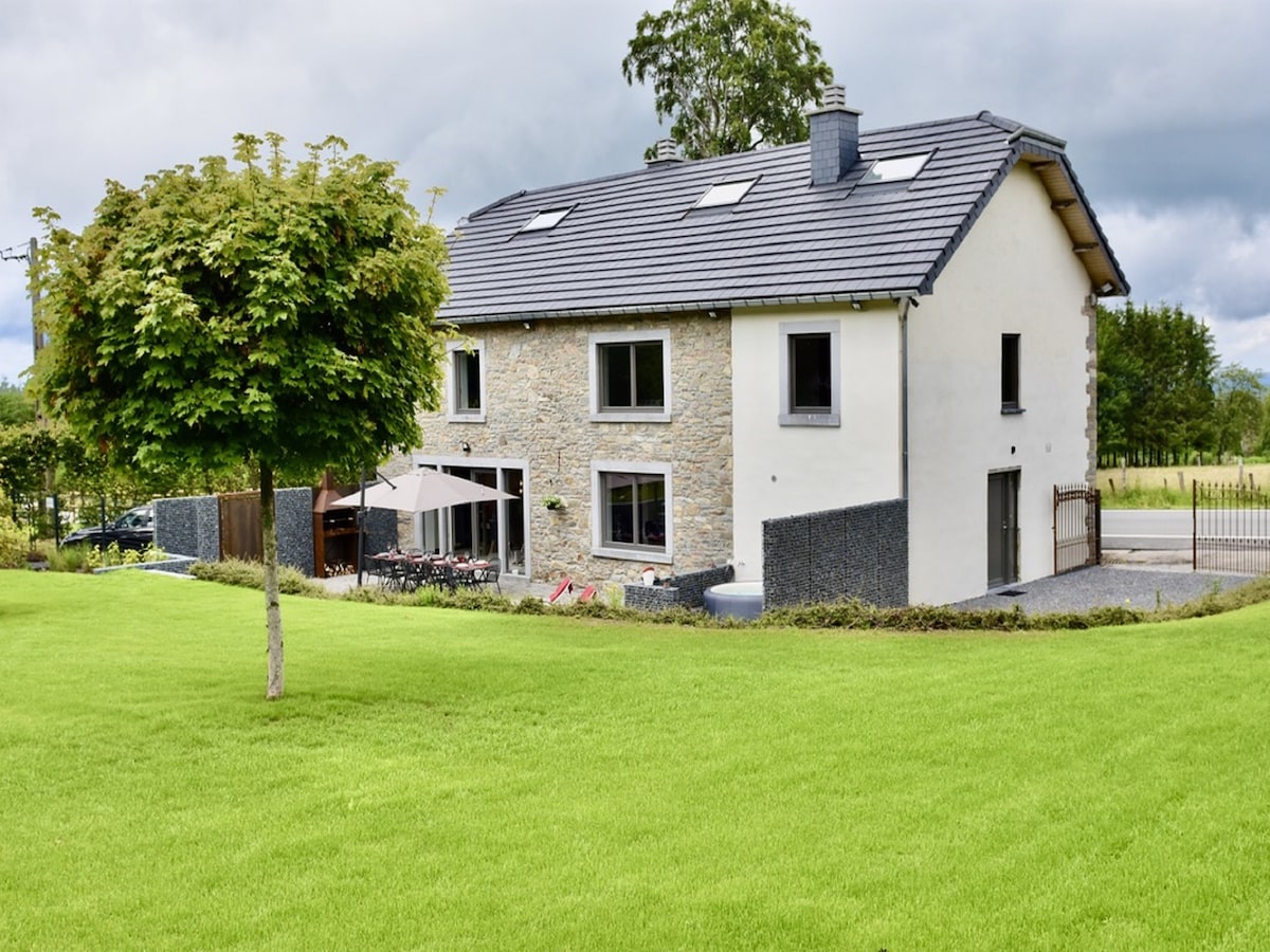 9-persoons vakantiehuis met wellness in Manhay in Manhay
