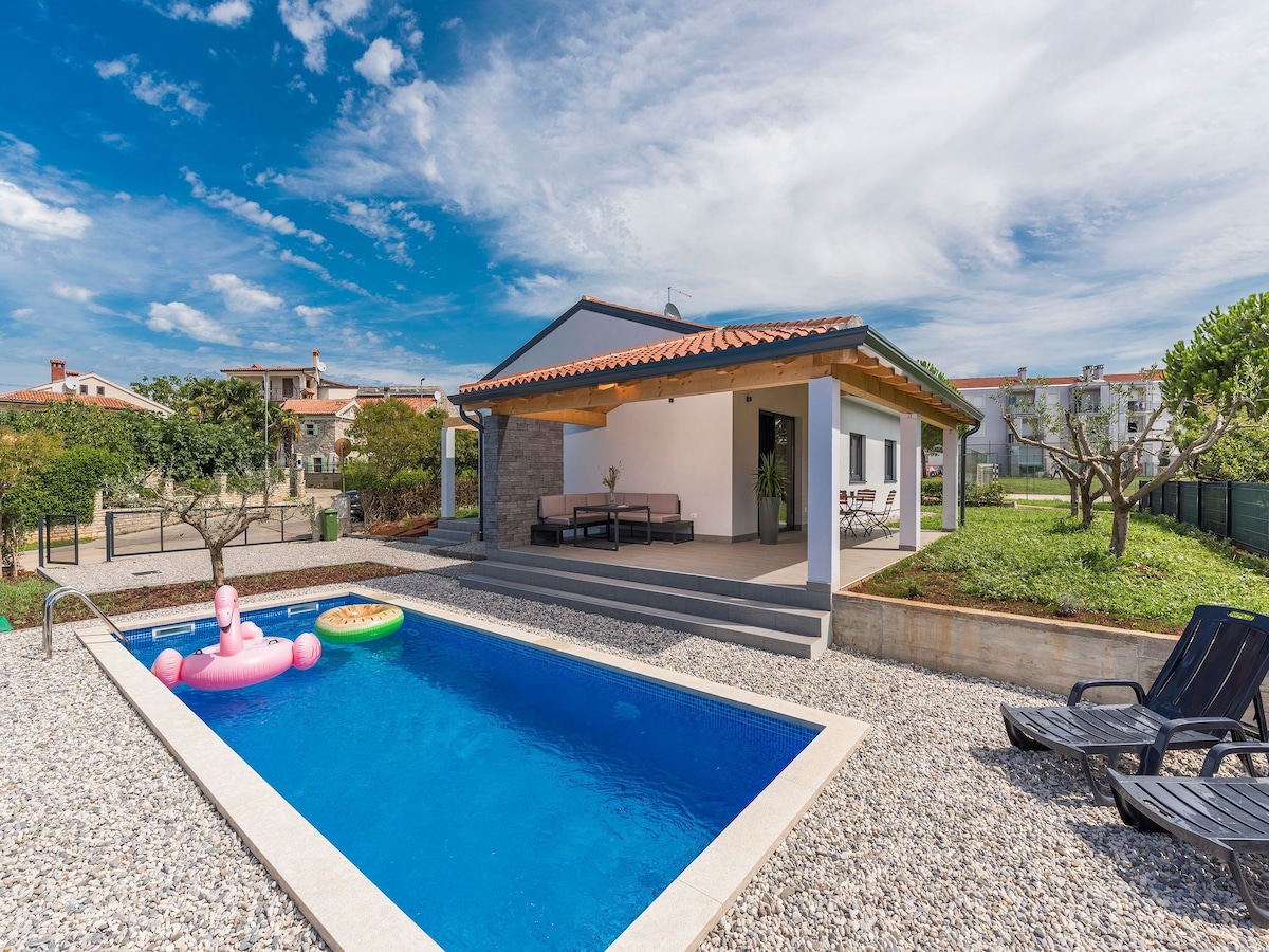 8-persoons vakantiehuis met privézwembad in Novigrad