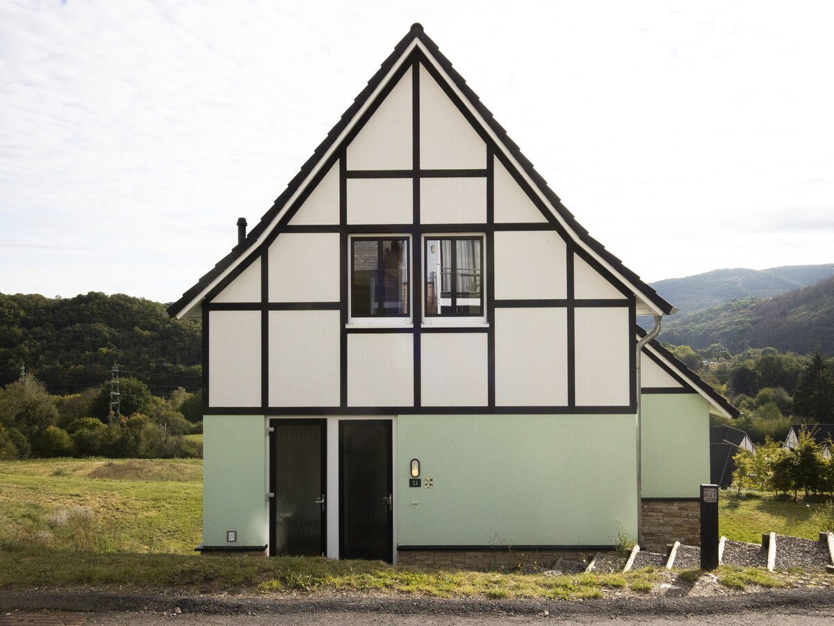 Luxe villa voor 10 personen in Heimbach bij Nationaal Park Eifel in Duitsland