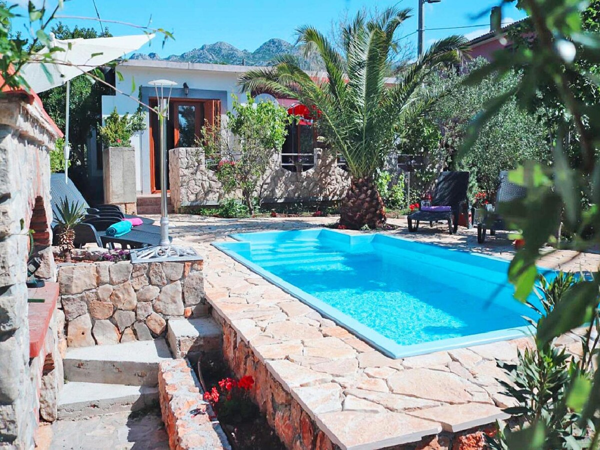 Aan zee gelegen bungalow in Starigrad Paklenica voor 5 personen in Starigrad Paklenica