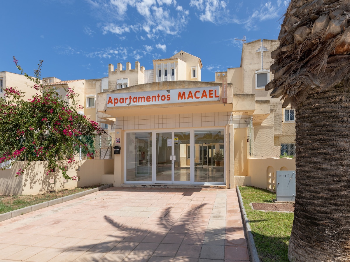 Op 400 m van zee: Licht appartement in Roquetas del Mar