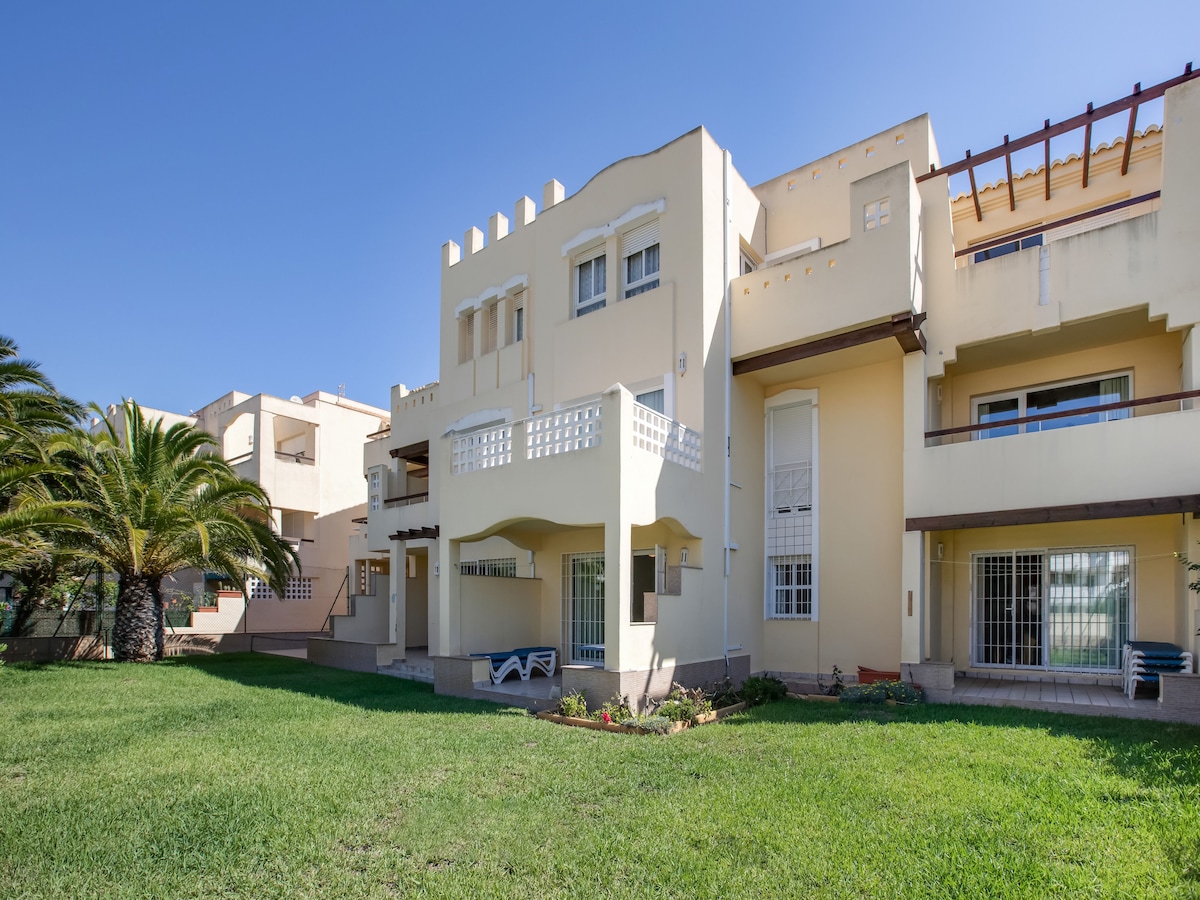 4-persoons appartement op 400m van zee in Roquetas del Mar
